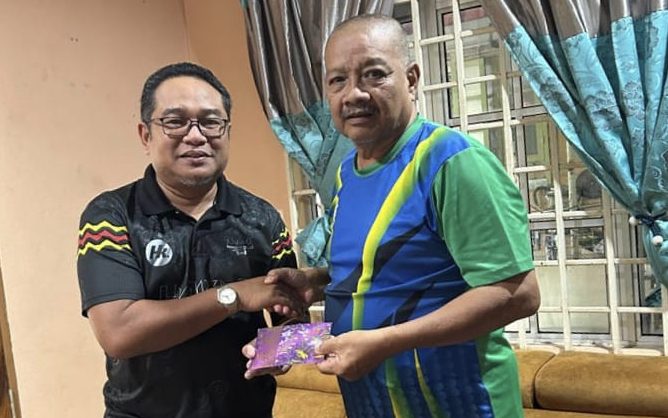 SKUAD YAKEB PRIHATIN MENZIARAH BEKAS ATLET SOFTBALL NEGARA