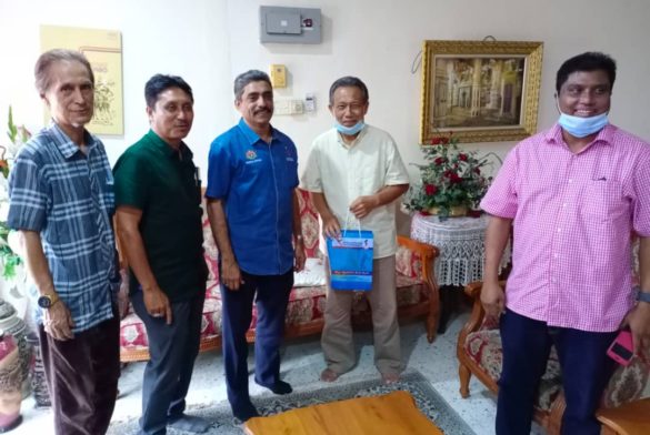 Aktiviti Visit & Treat Skuad Yakeb Prihatin ziarah Datuk M. Kuppan bekas atlet bolasepak negara