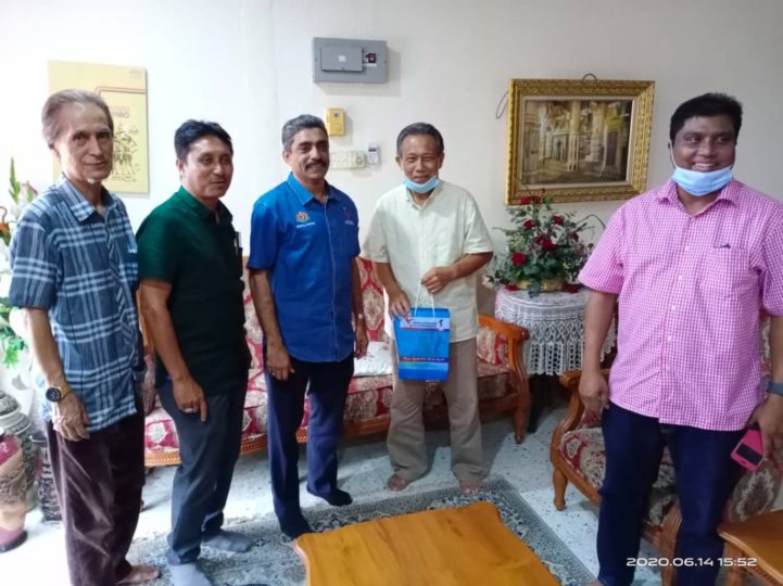 Aktiviti Visit & Treat Skuad Yakeb Prihatin ziarah Datuk M. Kuppan bekas atlet bolasepak negara